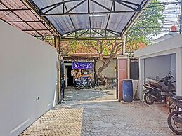 Super OYO 91535 J&b Rooms Tomang