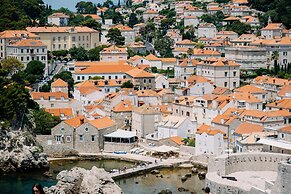 Art Deco Rooms by DuHomes