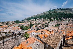 Art Deco Rooms by DuHomes