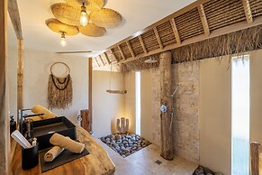 Bleu MATHIS Gili Asahan