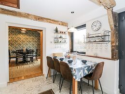 The Dunnit@manor Farm