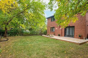 Cheerful 3 bedroom w/ indoor fireplace in Toronto - 02 free parking