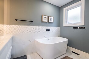 Cheerful 3 bedroom w/ indoor fireplace in Toronto - 02 free parking