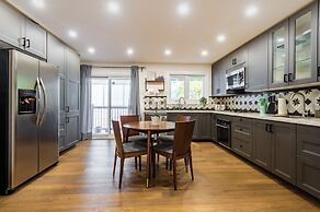 Cheerful 3 bedroom w/ indoor fireplace in Toronto - 02 free parking