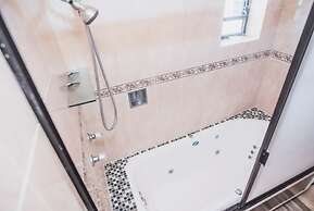 2 Bedrooms Ocean View Condo