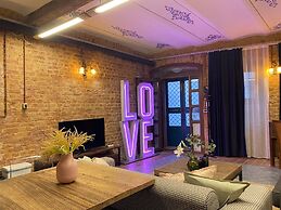 Centrally Located Historical Flat in Beyoglu