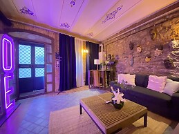 Centrally Located Historical Flat in Beyoglu
