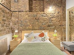 Centrally Located Historical Flat in Beyoglu