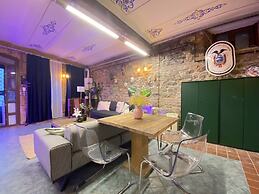 Centrally Located Historical Flat in Beyoglu