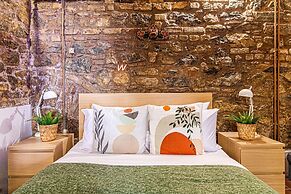 Centrally Located Historical Flat in Beyoglu