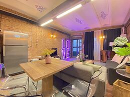 Centrally Located Historical Flat in Beyoglu