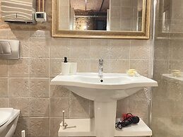 Centrally Located Historical Flat in Beyoglu