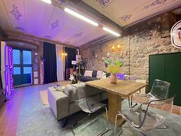 Centrally Located Historical Flat in Beyoglu