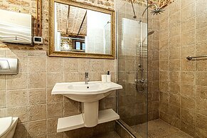 Centrally Located Historical Flat in Beyoglu