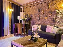 Centrally Located Historical Flat in Beyoglu