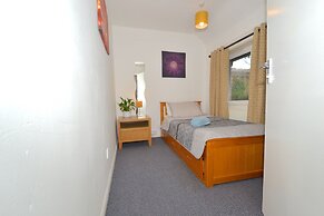 Charming 5-bed House in City Center and Car Park