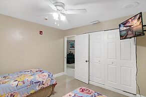 Serenity Palm Perfect Stay for Groups!