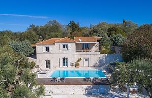 Kallista House - Beautifully Appointed 3 bed Villa