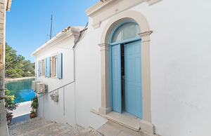 The Harbour House - Waterfront 1 Bedroom Suite