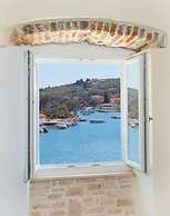 The Harbour House - Waterfront 1 Bedroom Suite