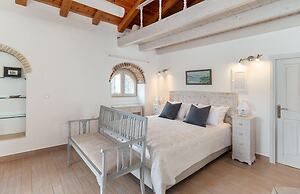 The Harbour House - Waterfront 1 Bedroom Suite