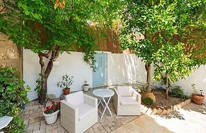 The Harbour House - Waterfront 1 Bedroom Suite