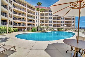 417 Seascape by Avantstay Beachfront Condo w/ Communal Pool Access