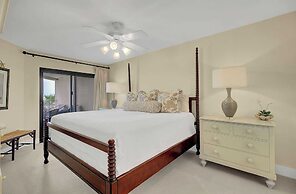 417 Seascape by Avantstay Beachfront Condo w/ Communal Pool Access