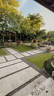 Find Peace - Tiny House in Japanese Garden