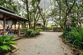 Find Peace - Tiny House in Japanese Garden