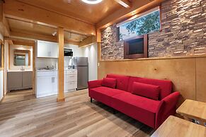 Find Peace - Tiny House in Japanese Garden