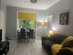Immaculate 3-bed Apartment in Glasgow Close to M8