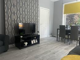 Immaculate 3-bed Apartment in Glasgow Close to M8
