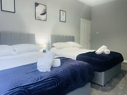 Immaculate 3-bed Apartment in Glasgow Close to M8