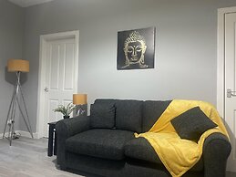 Immaculate 3-bed Apartment in Glasgow Close to M8