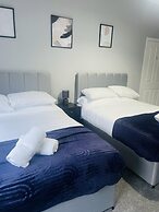 Immaculate 3-bed Apartment in Glasgow Close to M8