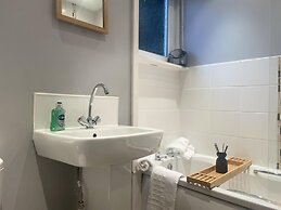 Immaculate 3-bed Apartment in Glasgow Close to M8