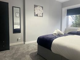 Immaculate 3-bed Apartment in Glasgow Close to M8