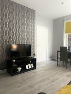 Immaculate 3-bed Apartment in Glasgow Close to M8