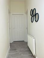 Immaculate 3-bed Apartment in Glasgow Close to M8