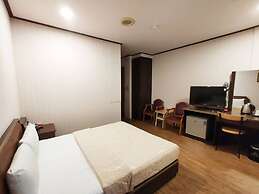ROYAL BUSINESS HOTEL