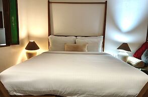 The Sky Imperial Aarivaa Luxury Homestay