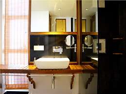 The Sky Imperial Aarivaa Luxury Homestay