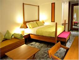 The Sky Imperial Aarivaa Luxury Homestay