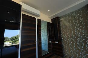 Krishna Hotel And Resort