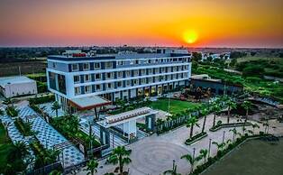 Krishna Hotel And Resort
