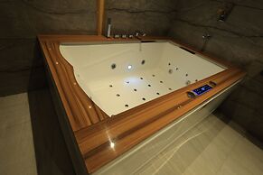 Krishna Hotel And Resort