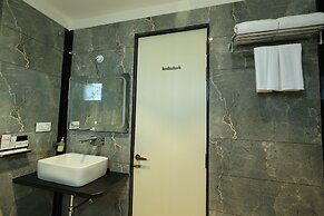 Krishna Hotel And Resort