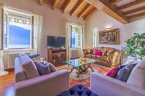 Aglaia Luxury Lake View by Wonderful Italy