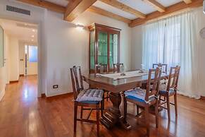 Aglaia Luxury Lake View by Wonderful Italy